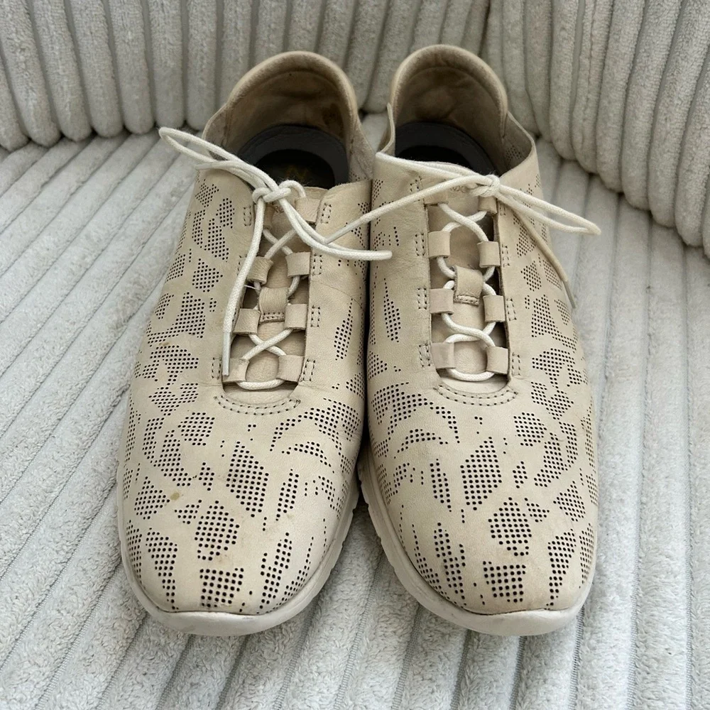 Cole Haan ZEROGRAND Perforated
Sneaker Trainer Size 10.5 Sand - Picture 3 of 9